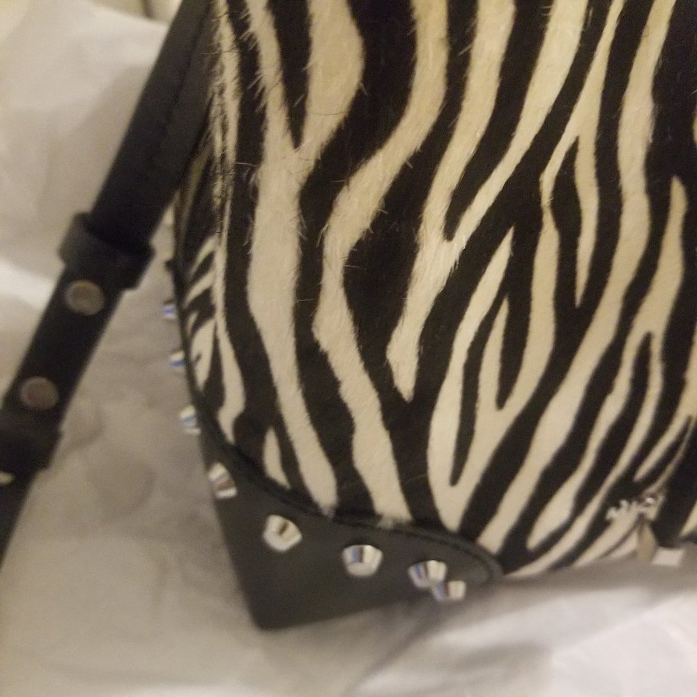 SAVED for firstdownkickNWT Authentic Michael Kors Small Drawstring Bucket Shldr - Picture 5 of 12